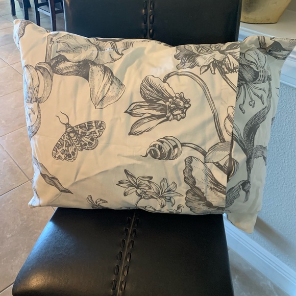 2 Pottery Barn Chinoiserie Pillow Covers - Picture 2 of 6